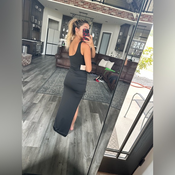 SUPERDOWN ALANIE MAXI DRESS BLACK. NWT - Picture 4 of 5